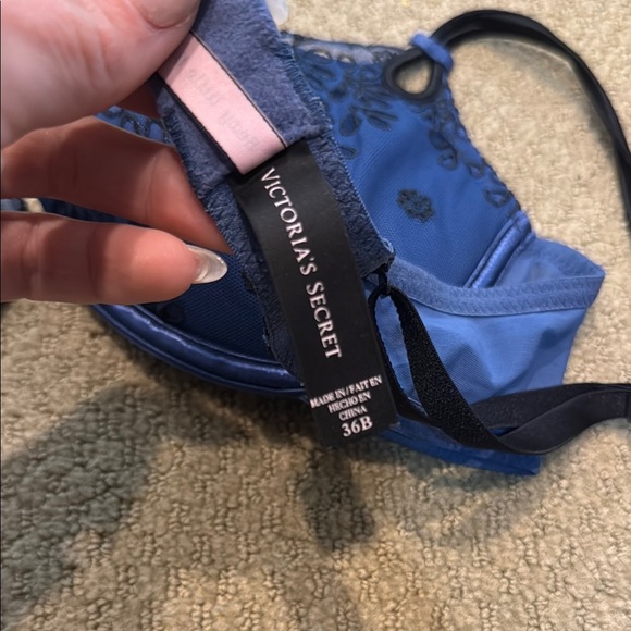Victoria's Secret Blue Lace Convertible Bra - Picture 2 of 4